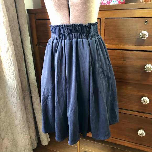 Velvety blue high waisted skirt - Picture 2 of 5